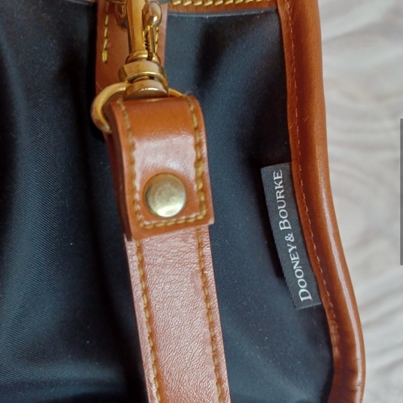 Dooney & Bourke Vintage Bag Like New! - Picture 4 of 7